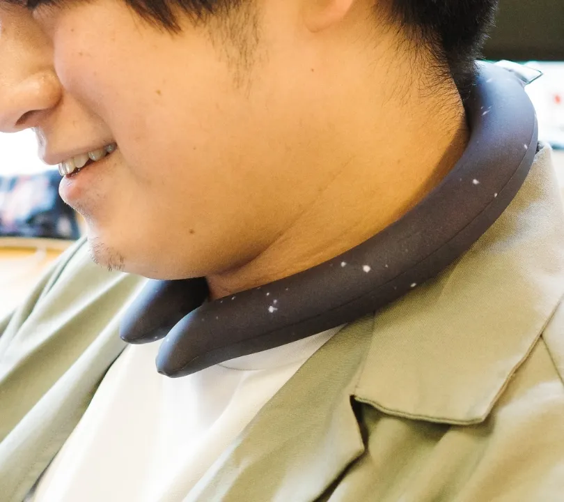 長時間の快適さと、 軽さを両立
